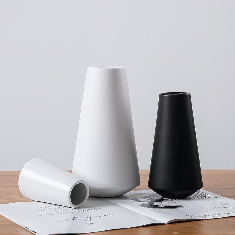 Ceramic Vase, Black/ White-Weilai Concept-Weilai Concept